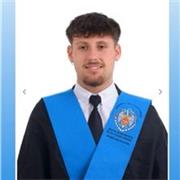 Puedo cuidar de pequeños de hasta 10 años, soy graduado en Educación Infantil. Puedo enseñar cualquier materia de Primaria